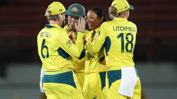 澳大利亚体育在决定性的第三次ODI中以Beth Mooney, Alana King明星的身份赢得了受雨水影响的南非胜利