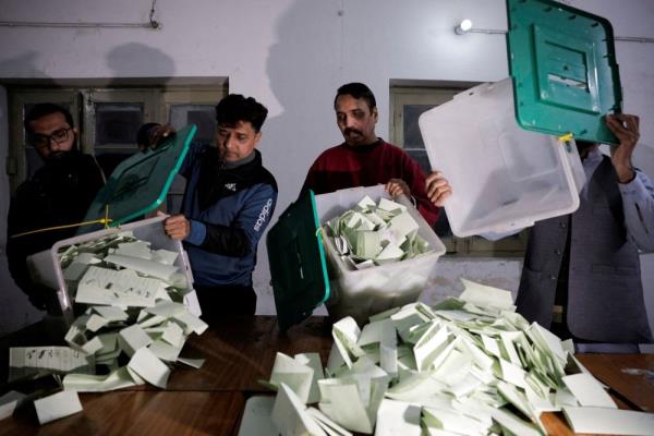巴基斯坦政客放弃席位，称投票被操纵
